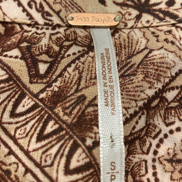 Free People Printed Ruffle Tie V-Neck Blouse - Picture 12 of 14